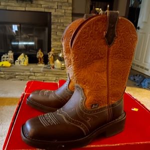 COPY - LADIES JUSTIN BOOTS NEW SIZE 6.5 AND 8. STILL HAVE TAGS IN PLACE. SQUARE…